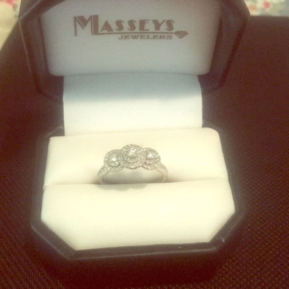 14 kt gold diamond ring